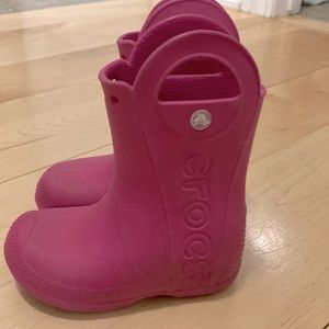 Crocs handle it rain boot size is C 11.